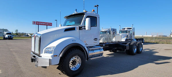 2024 KENWORTH T880 TANDEM DRIVE CHASSIS (STOCK# L000442)
