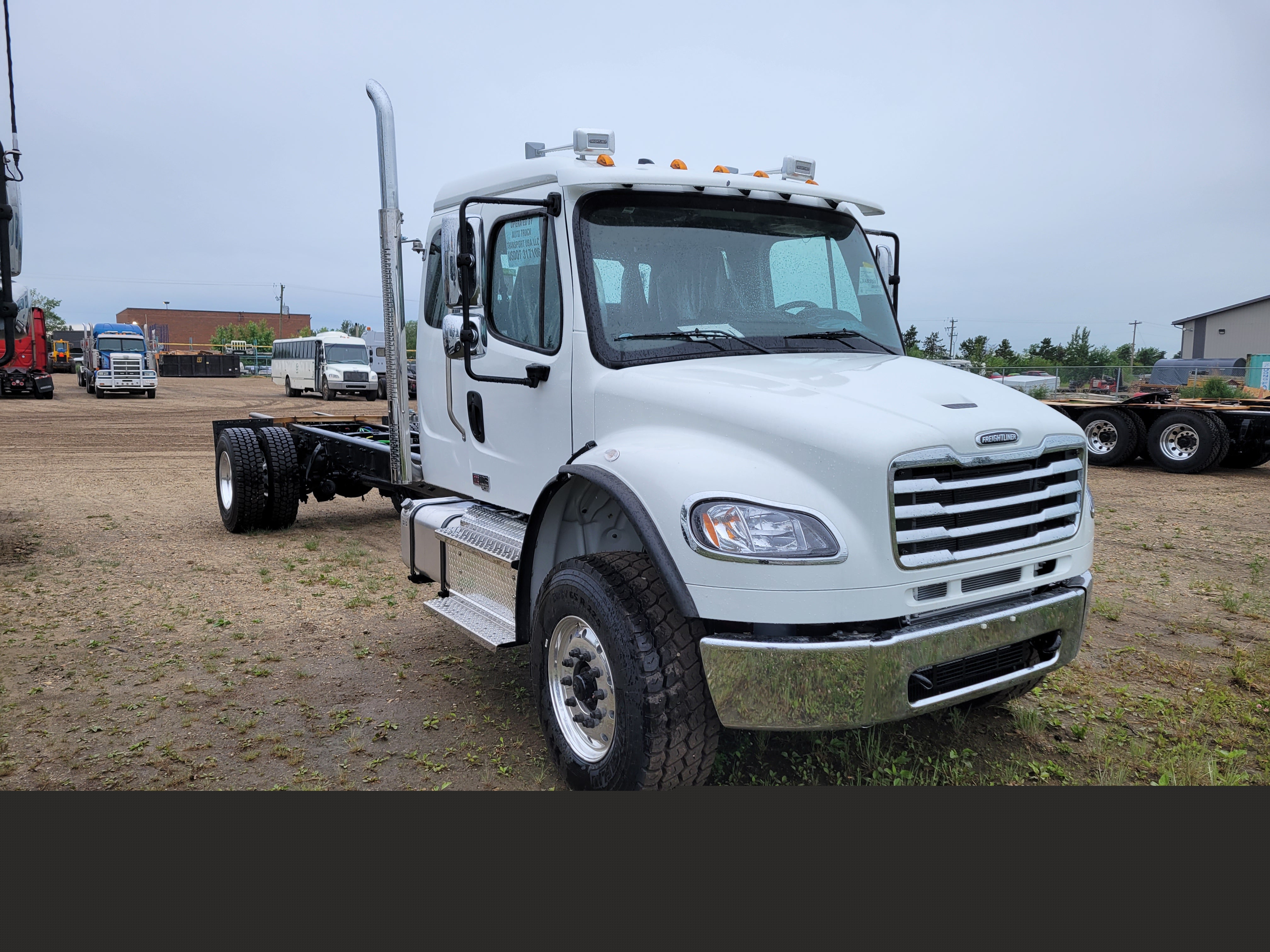 2024 Freightliner M2 106 Ext-Cab Single-Axle Chassis STOCK# L000592