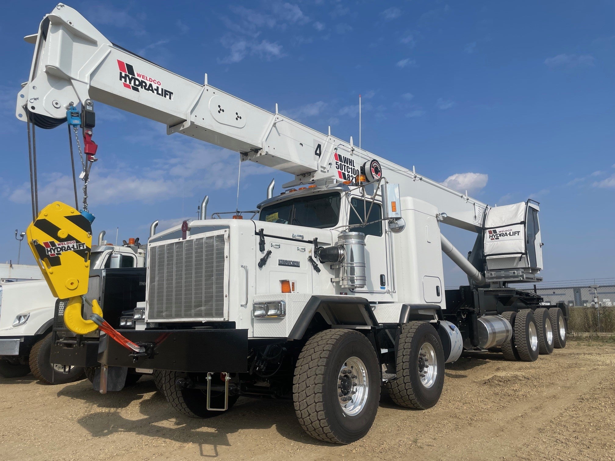 WELDCO 50TC100 STRAIGHT BOOM CRANE ON 2025 KENWORTH C500 TANDEM TRI-DRIVE TRACTOR (STOCK #L000916)