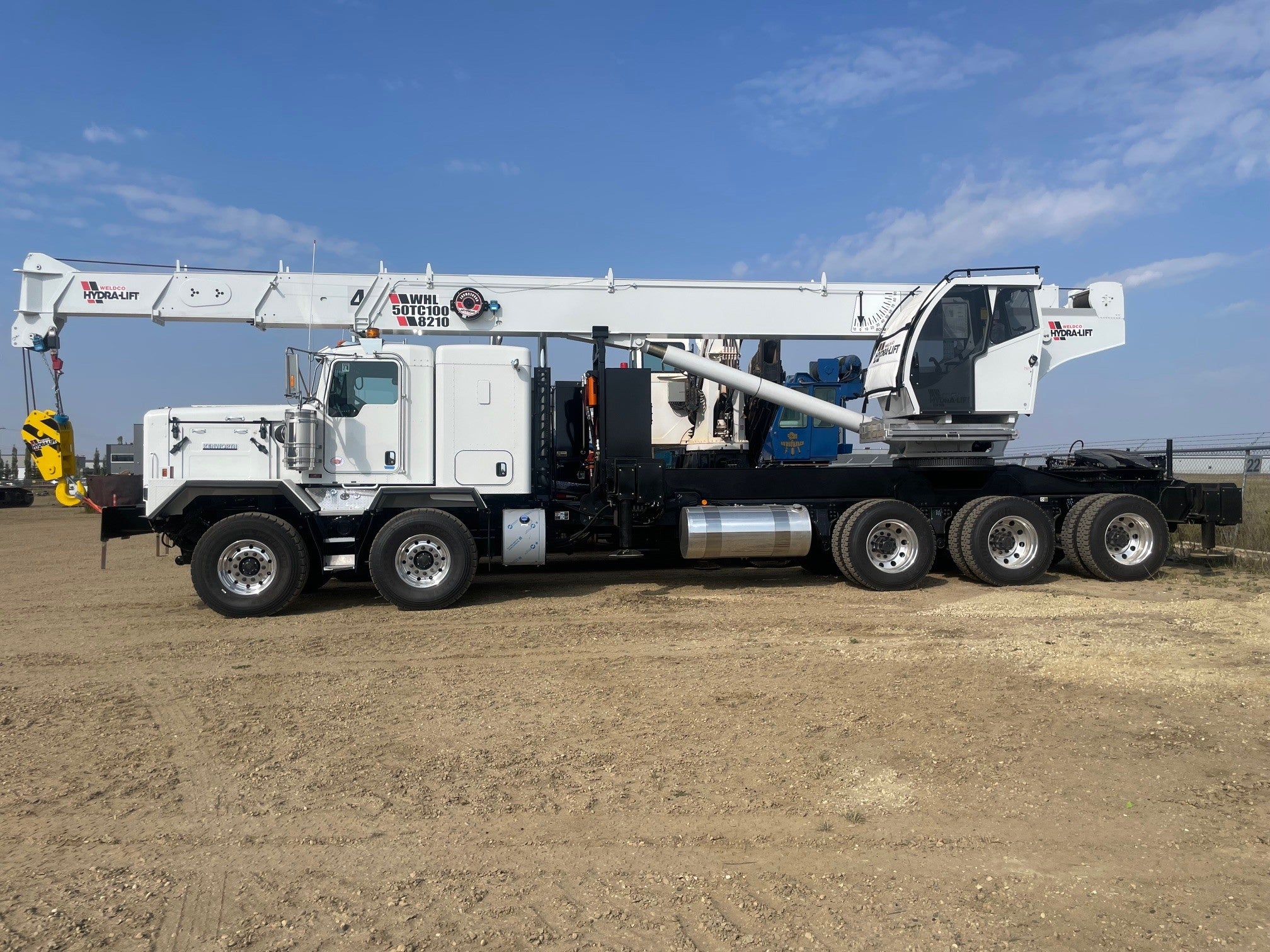WELDCO 50TC100 STRAIGHT BOOM CRANE ON 2025 KENWORTH C500 TANDEM TRI-DRIVE TRACTOR (STOCK #L001344)