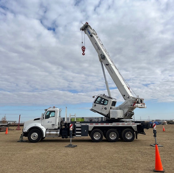 XCMG XCT40U STRAIGHT BOOM CRANE ON 2023 LENWORTH T880 TRI-DRIVE CHASSIS (STOCK #L001035/L000443)