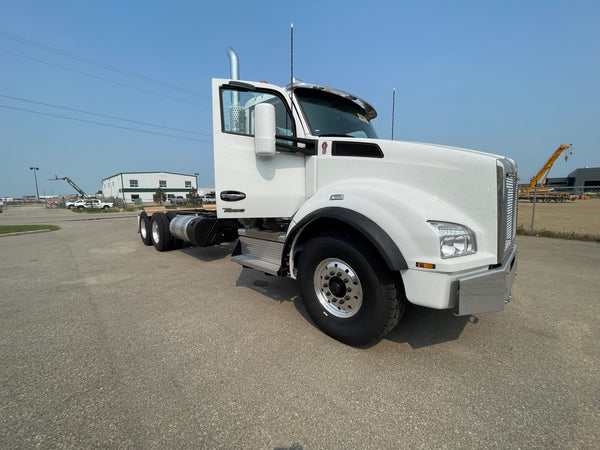 2024 Kenworth T880 Daycab Tan-Drive Chassis STOCK# L000542