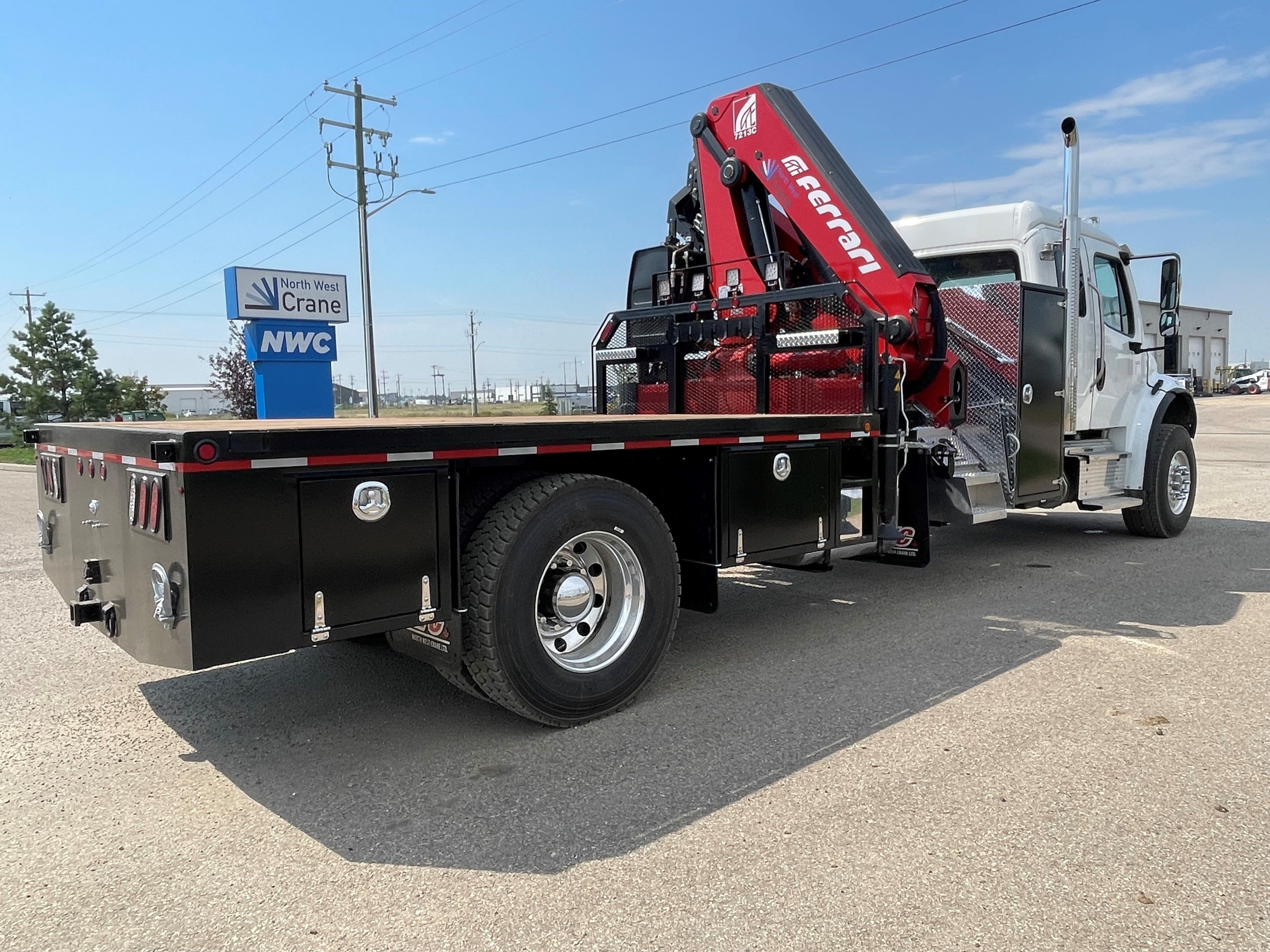 7213CR.A5 ARTICULATING CRANE ON 2024 FREIGHTLINER M2 106 EXT-CAB SINGLE-AXLE CHASSIS (STOCK# L000327 / L000592)