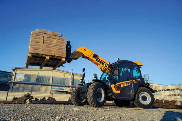 XCMG XCT40U STRAIGHT BOOM CRANE ON 2023 LENWORTH T880 TRI-DRIVE CHASSIS (STOCK #L001035/L000443)
